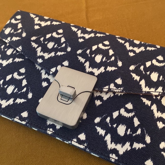 Talbots Clutch - Picture 4 of 4